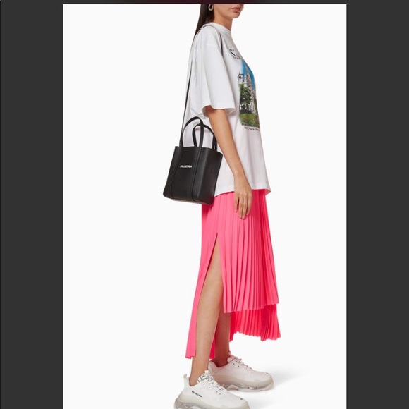 Balenciaga pink pleted asymmetrical skirt. - Picture 4 of 9